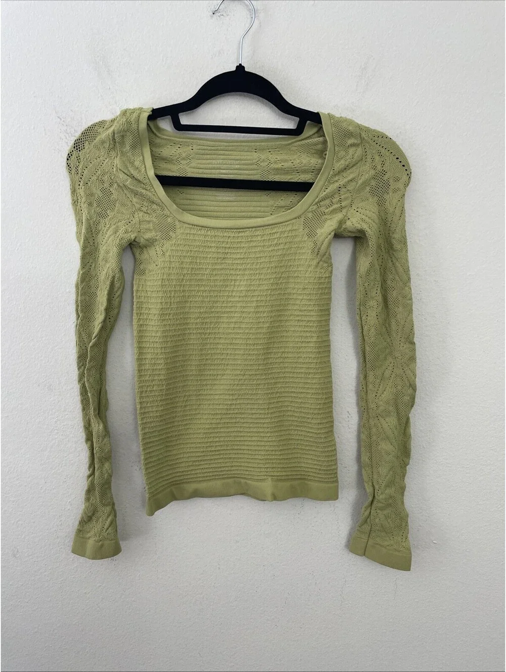 Free People Intimately   so many likes long sleeve top green pear size M/L New